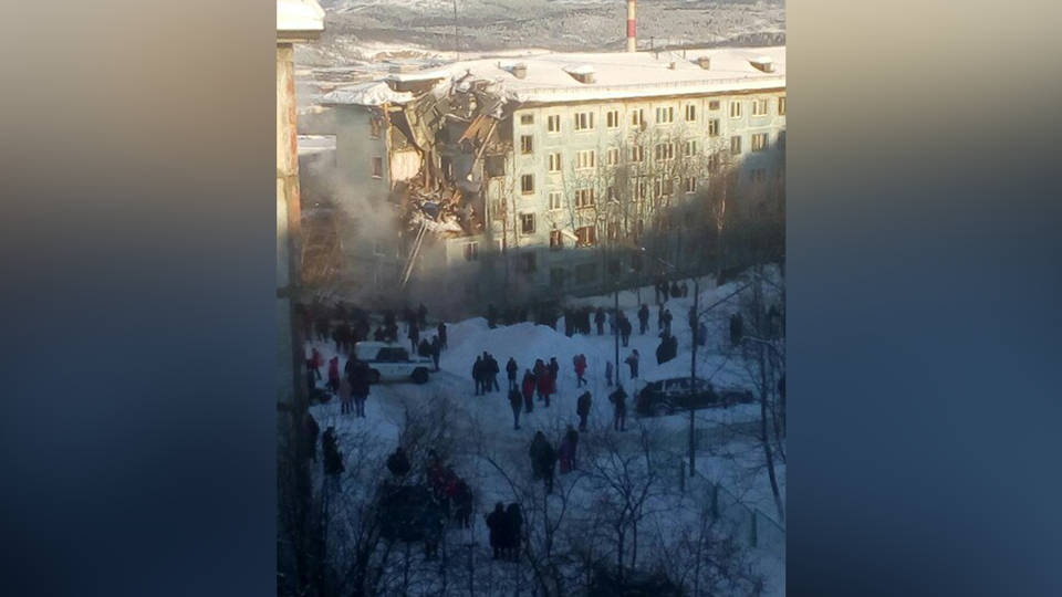В Мурманске обрушились три этажа жилого дома, есть пострадавшие