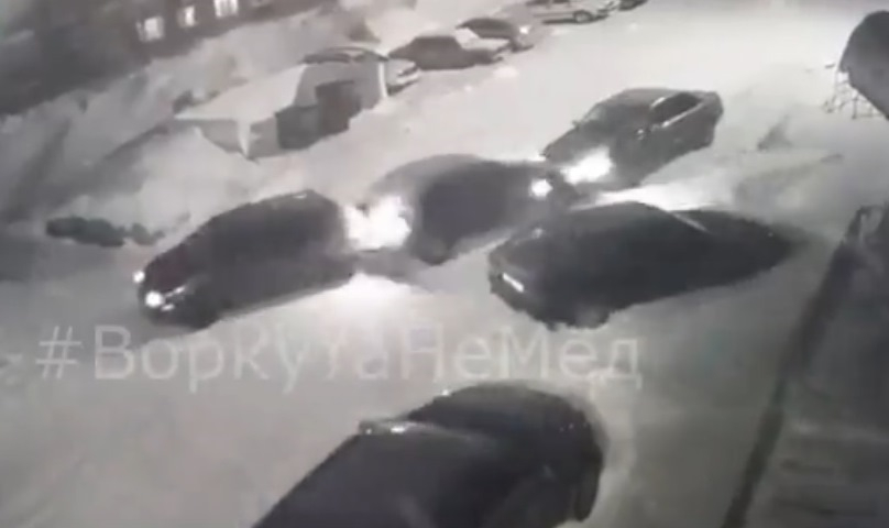 Автомобильная многоножка: появилось видео курьезного ДТП в Коми