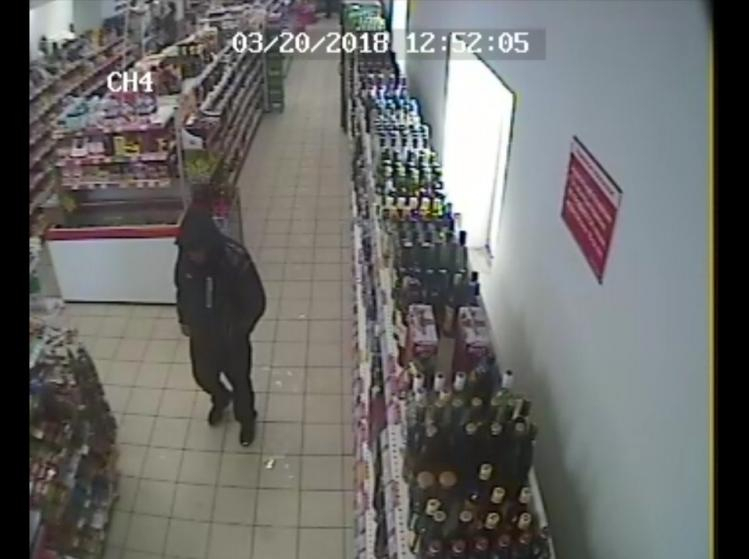 В Сыктывкаре поймали грабителя, который вынес из магазина алкоголь, но попал на видео