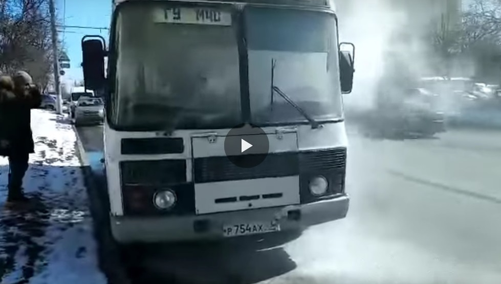 Во Владимире загорелся автобус с журналистами, которые ехали проверять торговые центры на пожароопасность