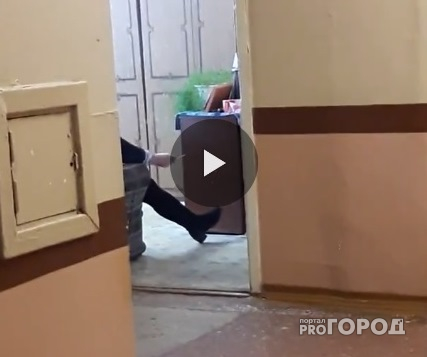 Сыктывкарцы сняли на видео, как в Эжвинской больнице открыто курят в кабинете