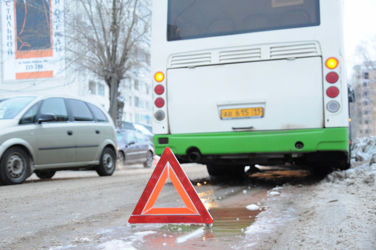 В Коми пассажирский автобус протаранил «Газель»