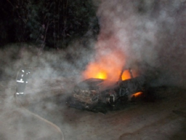 В пасхальную ночь в Коми дотла сгорела легковушка (фото)