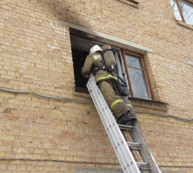 В общежитии одного из вузов Коми вспыхнул пожар (фото)
