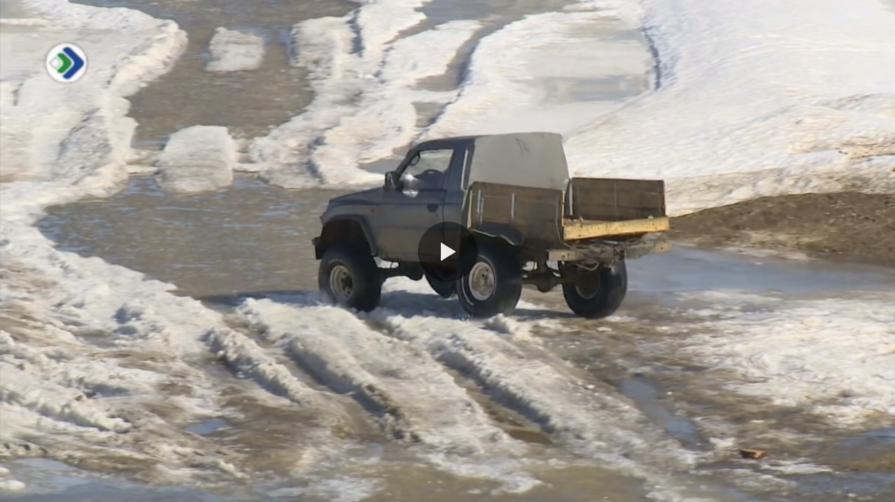Появилось видео, как в Сыктывкаре пьяный водитель на самодельном авто форсировал реку