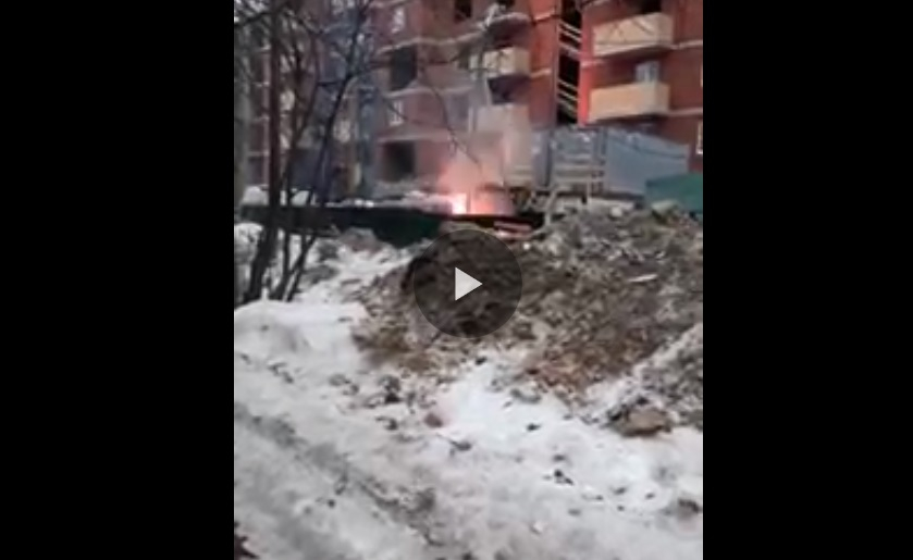 На стройке в Сыктывкаре очевидцы сняли мощные разряды тока (видео)