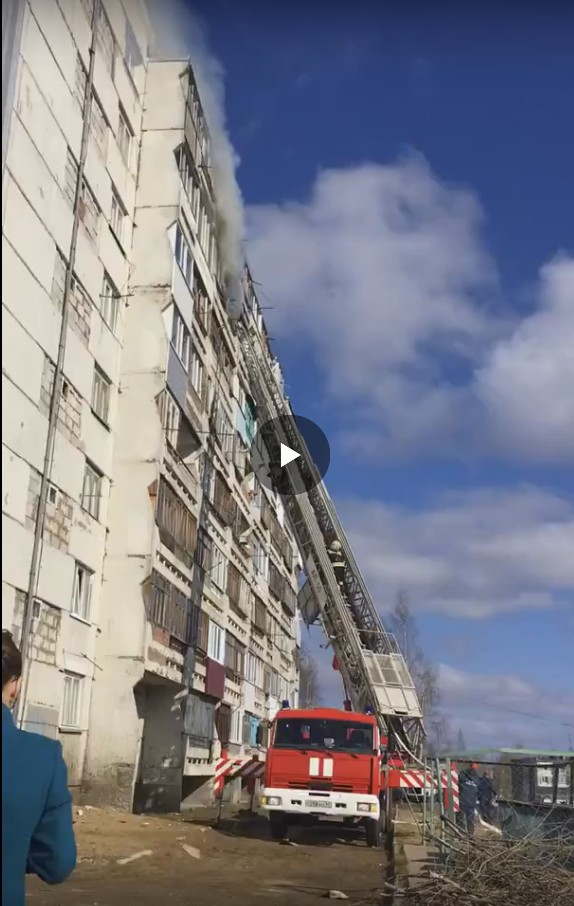 В Сыктывкаре произошел пожар в многоэтажном доме (видео)