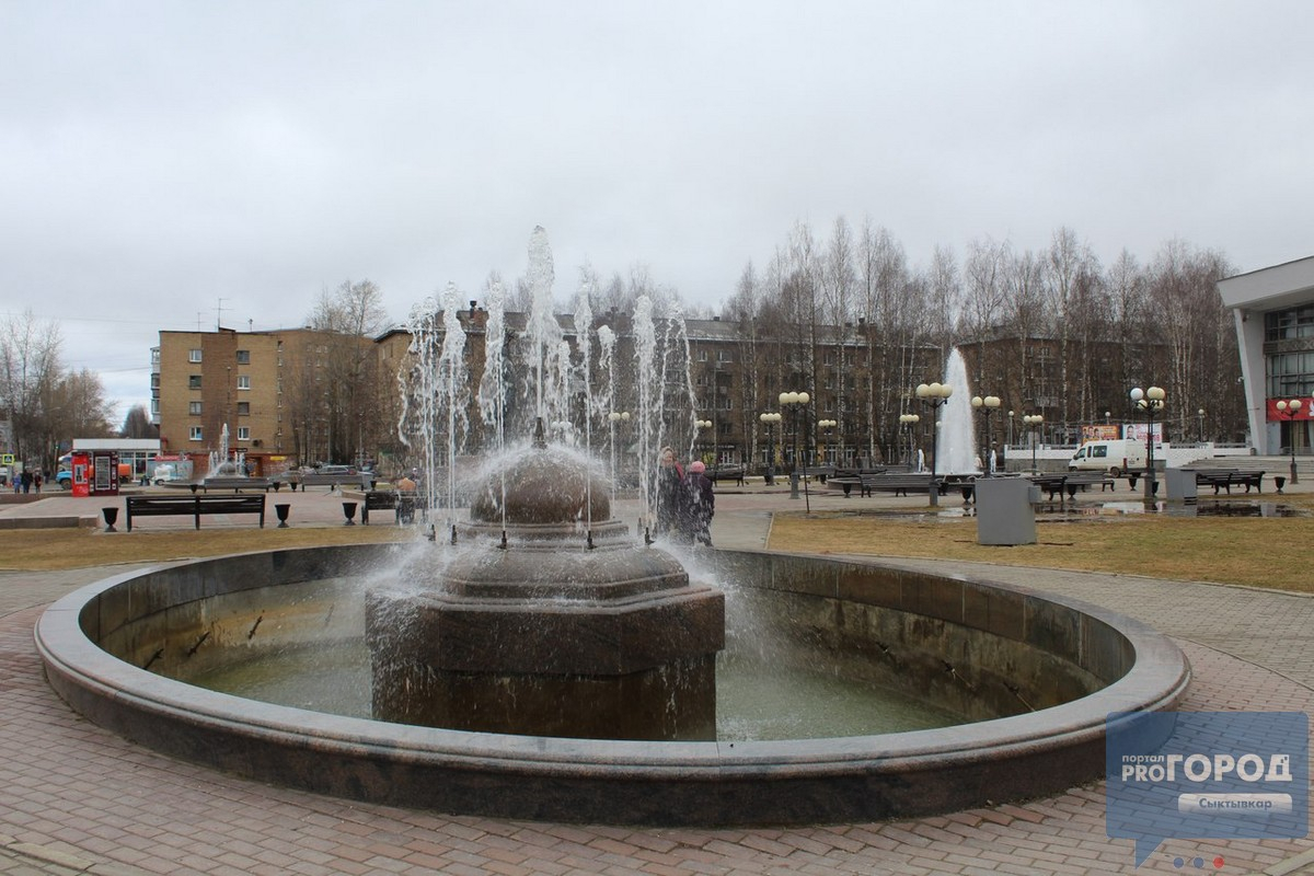 На Театральной площади Сыктывкара включили фонтаны (фото)