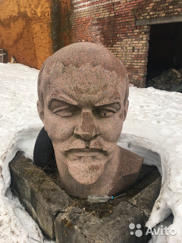 В Сыктывкаре продают четырехтонную голову Ленина (фото)