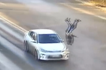 Появилось видео, как в Сыктывкаре «Киа» сбила пешехода и он перевернулся в воздухе
