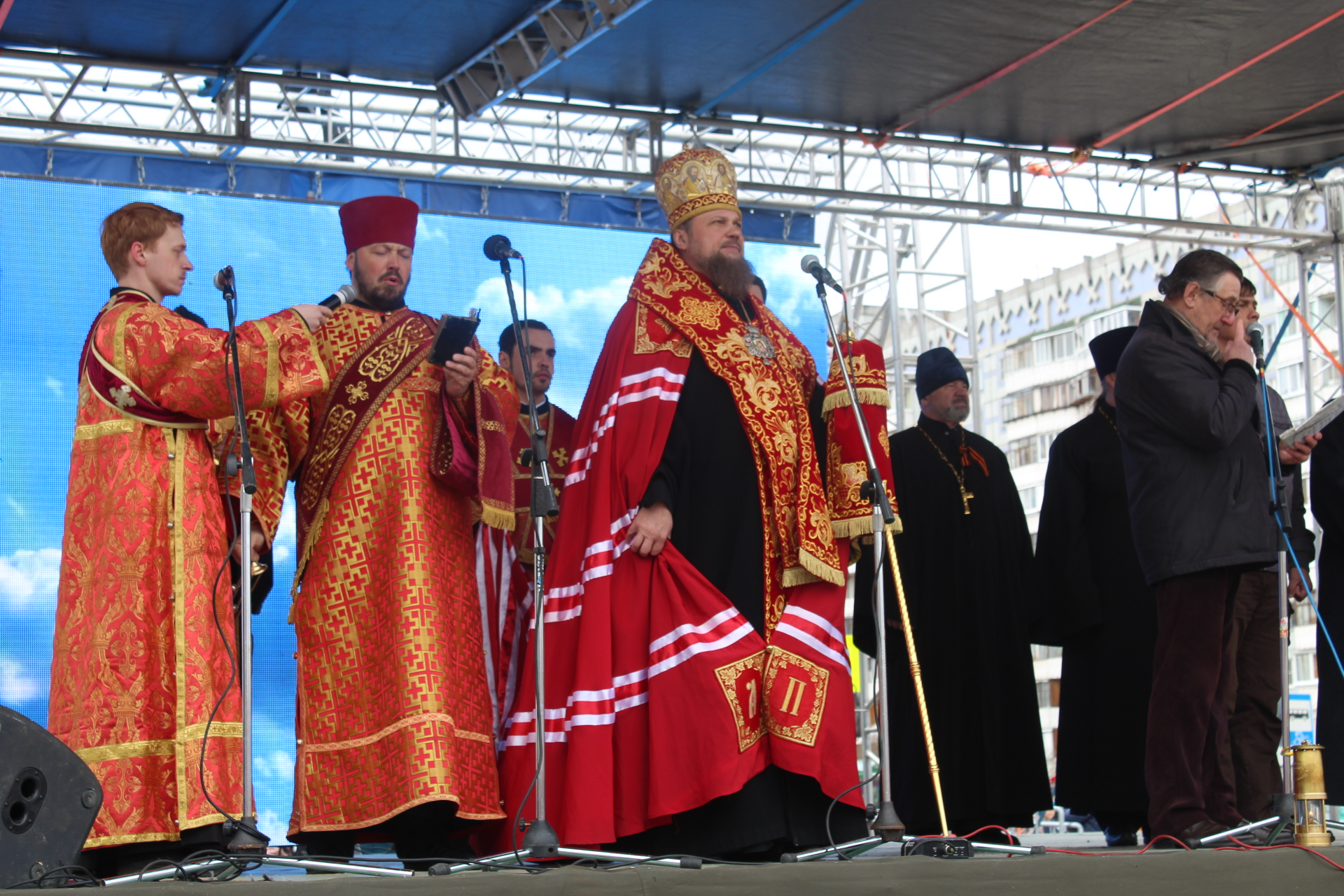 Архиепископ Питирим отдает всю пенсию на строительство звонницы в Сыктывкаре