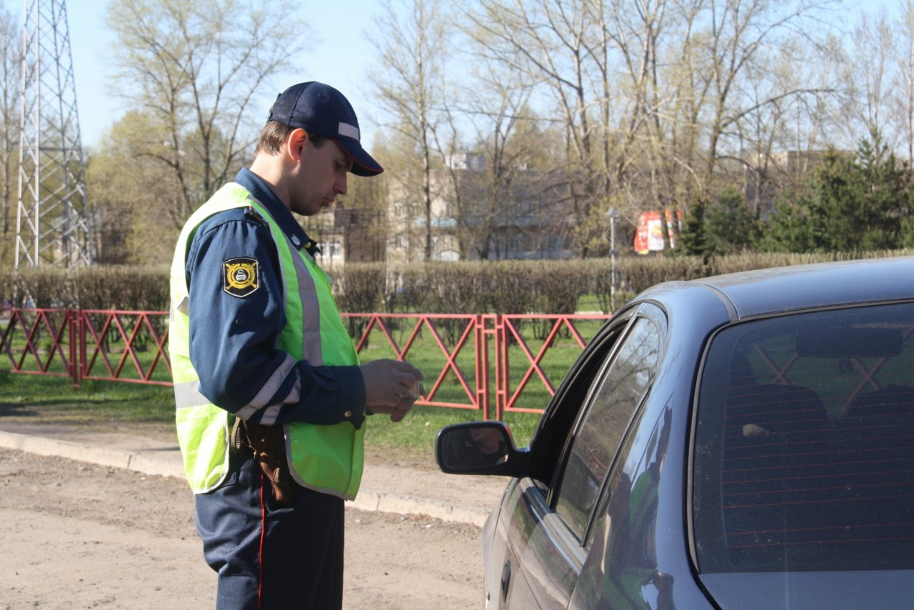 В Сыктывкаре полиция ищет виновника ДТП с участием кареты скорой помощи