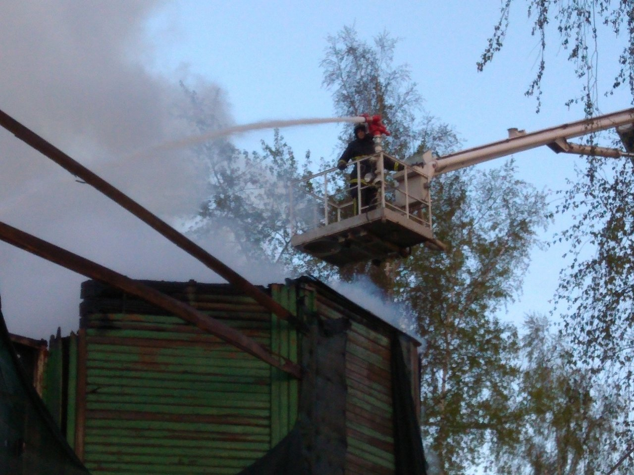 В МЧС прокомментировали пожар на объекте культурного наследия в Сыктывкаре