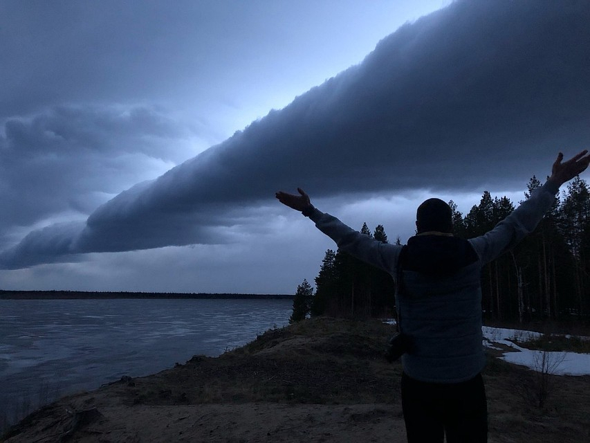 Жителей Коми испугали черные апокалиптические облака в небе (фото)