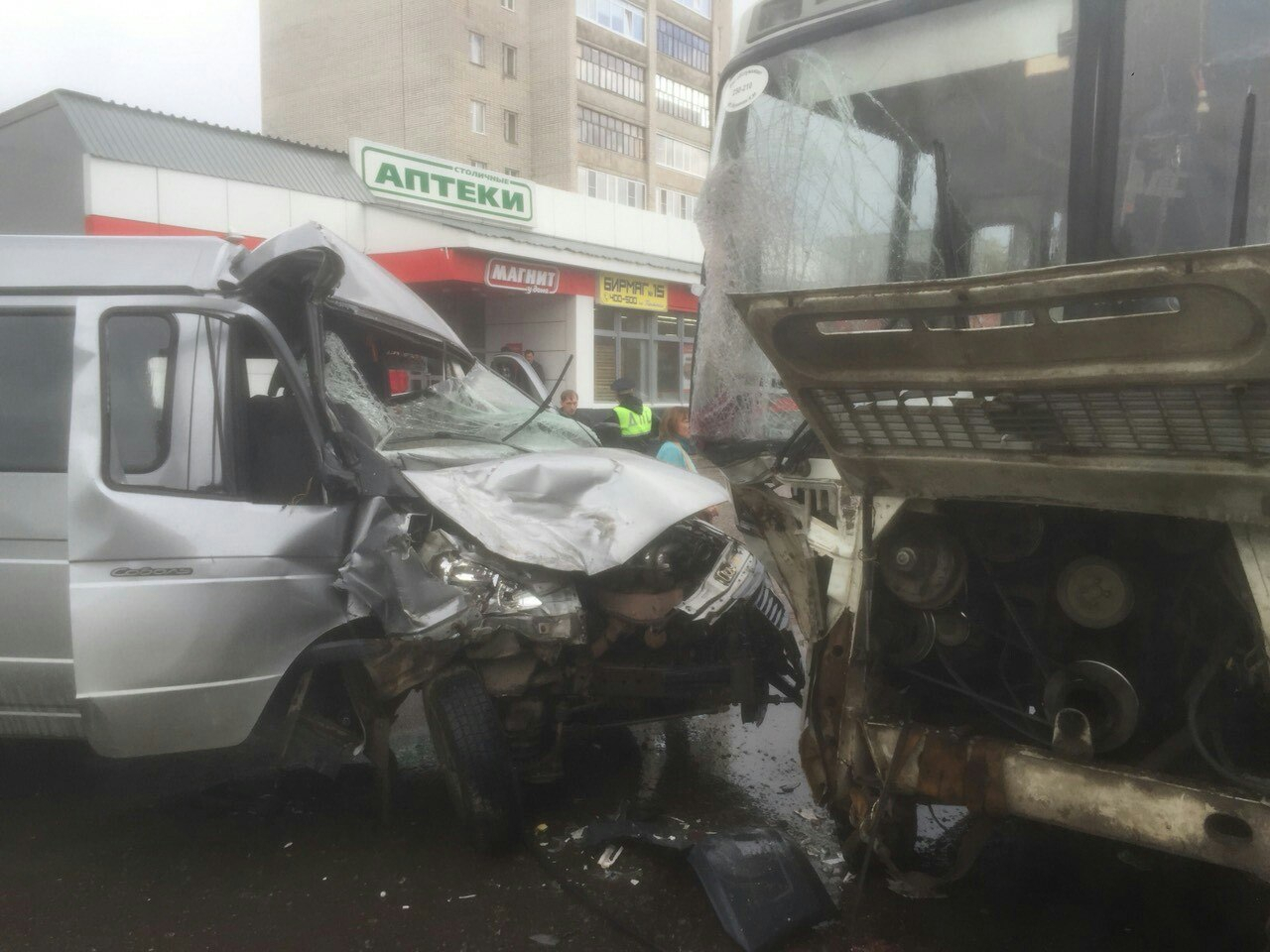 В ГИБДД Сыктывкара сообщили подробности жесткого столкновения «Соболя» и автобуса