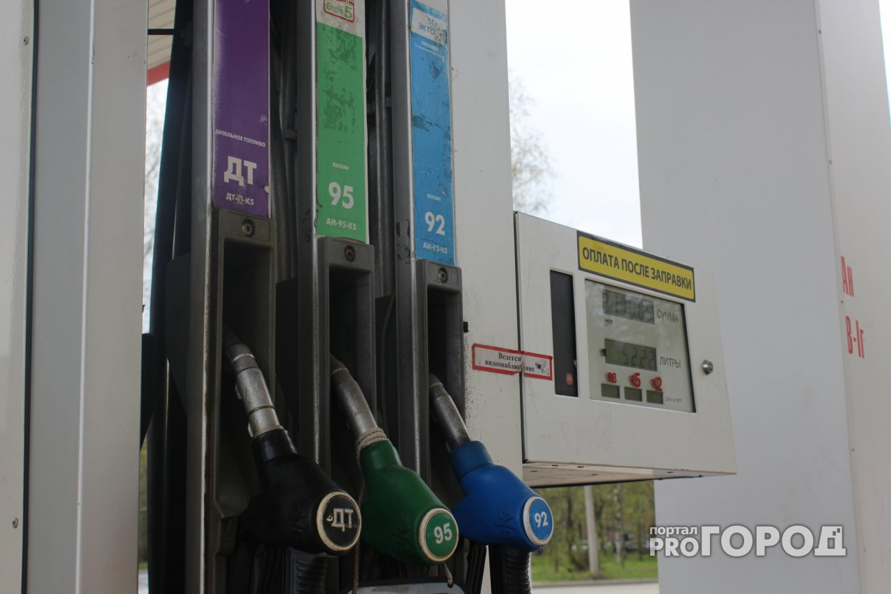 В Сыктывкаре цена на 92 бензин поднялась выше 44 рублей