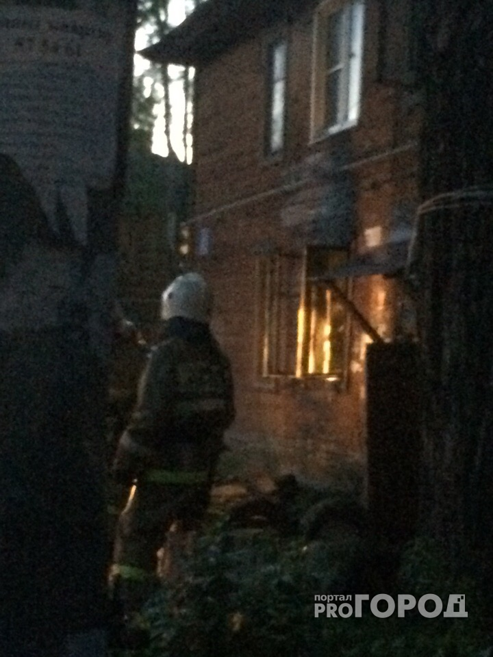 Появилось видео пожара на улице Невельской дивизии в Сыктывкаре