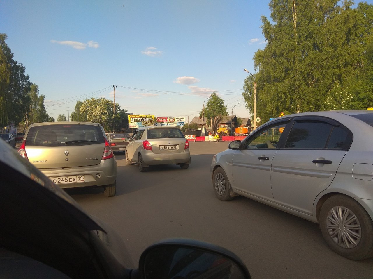 Из-за ремонта дороги целый микрорайон Сыктывкара встал в пробке (фото)