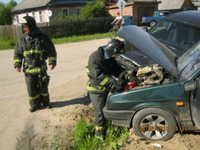 В Сыктывкаре водитель «девятки» не уступил «Тойоте» RAV4 и попал в больницу
