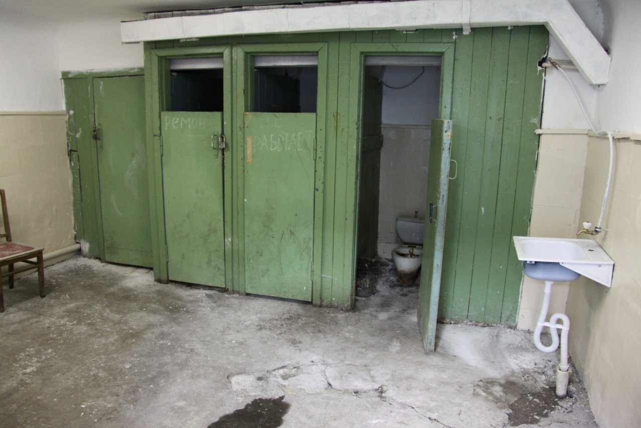 В Коми под суд пойдет трудовик, который подсматривал за девочками в туалете