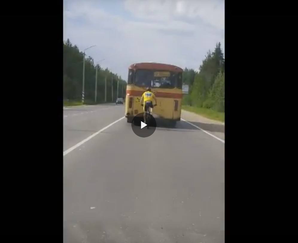 В Сыктывкаре велосипедист-инвалид ехал по трассе со скоростью 65 км/ч (видео)