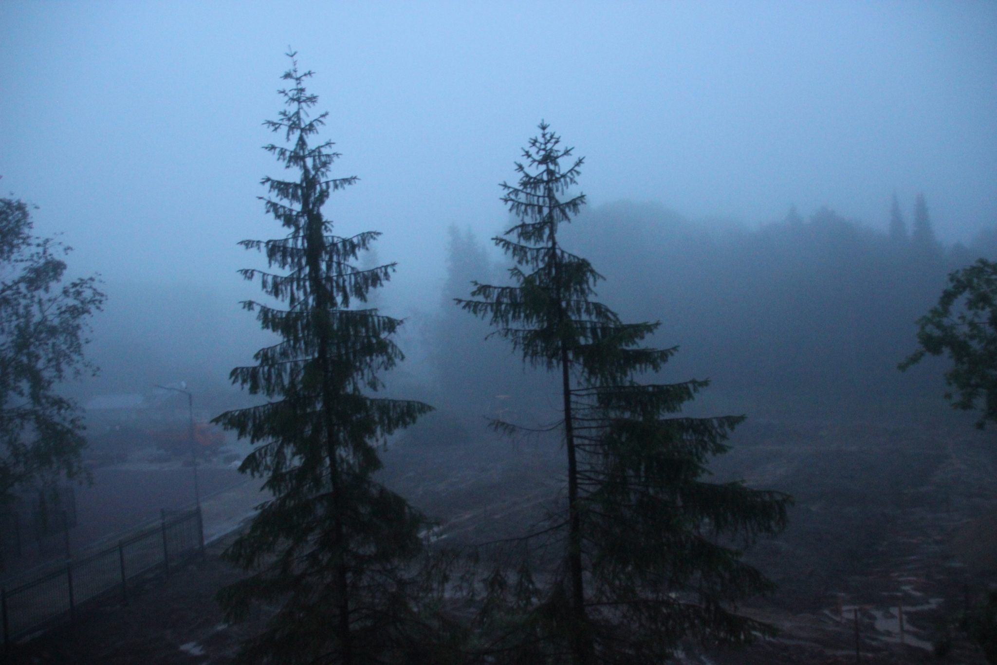 После жуткого ливня Сыктывкар окутал непроглядный туман (фото)