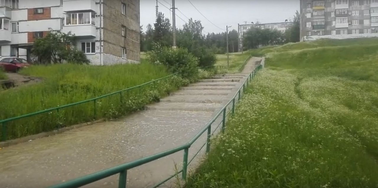 После небывалого ливня улицы Ухты превратились в реки (фото, видео)