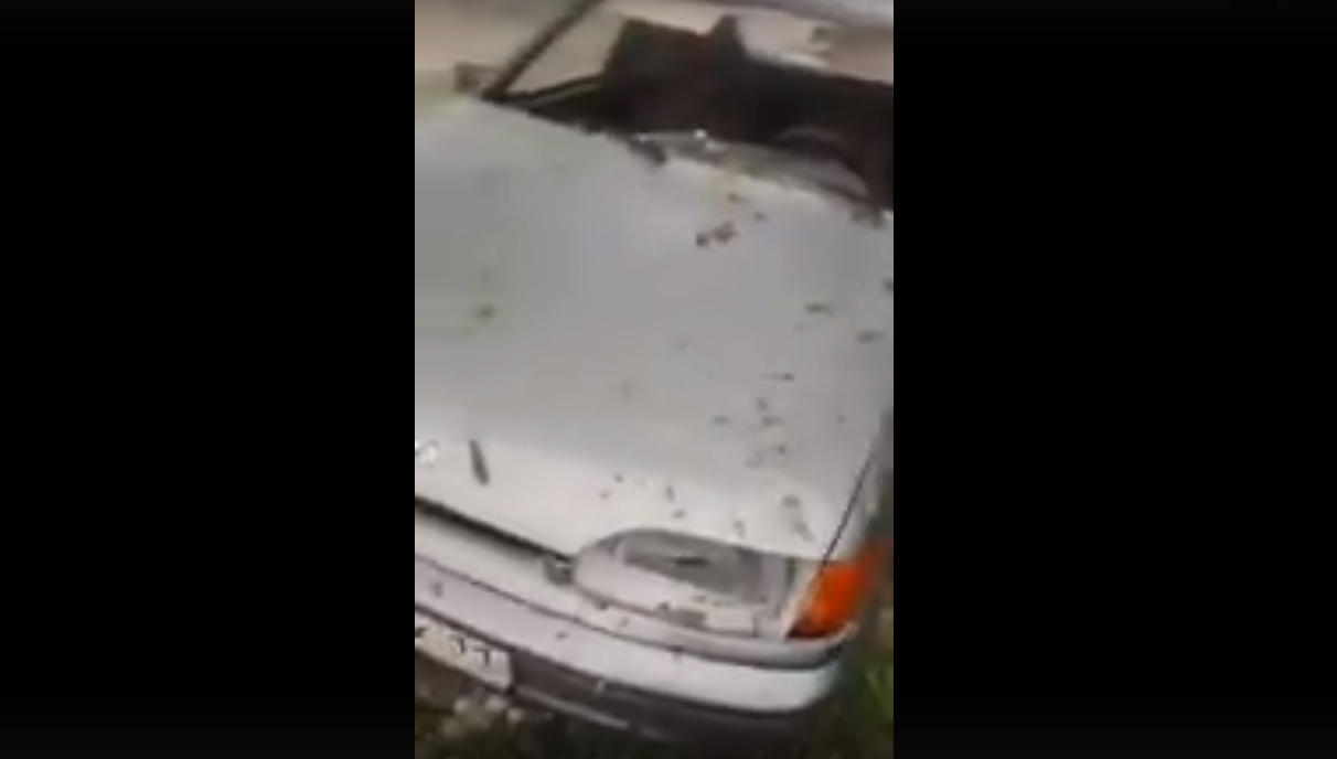 Житель Коми попал под гигантский град, который уничтожил его машину