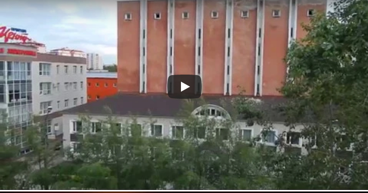 В центре Сыктывкара на глазах у горожан рушится дом (видео)
