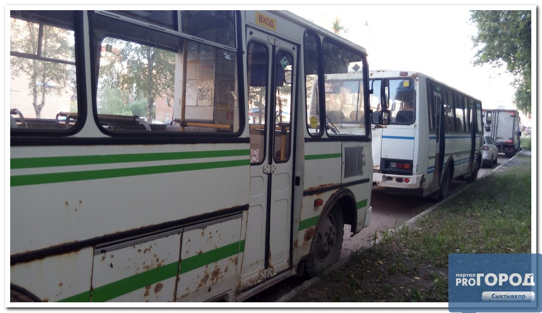 Горожане недовольны, что в центре Сыктывкара устроили стоянку для автобусов (фото)