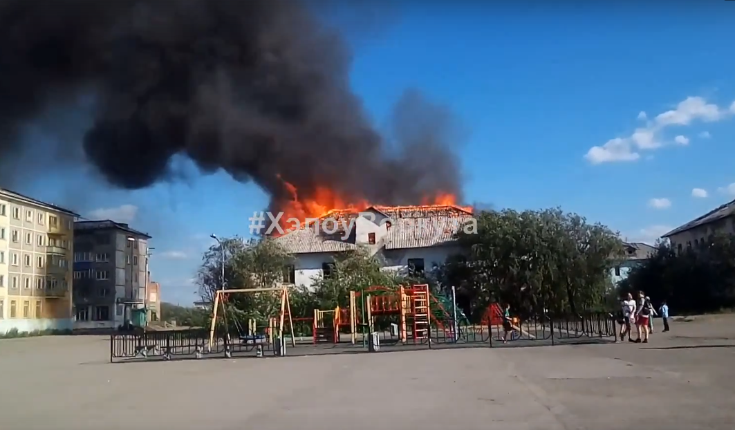 В Коми десятки людей стали очевидцами мощного пожара (видео)