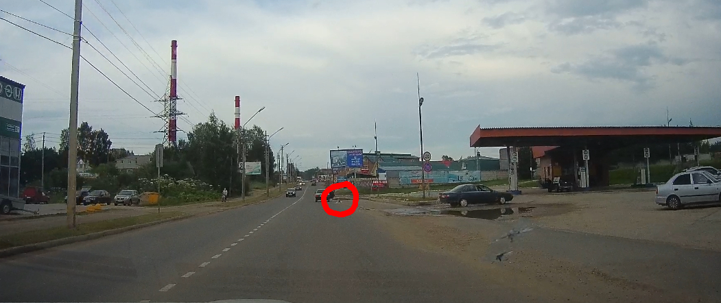В Сыктывкаре маленькая девочка выпала из авто на полном ходу (видео)