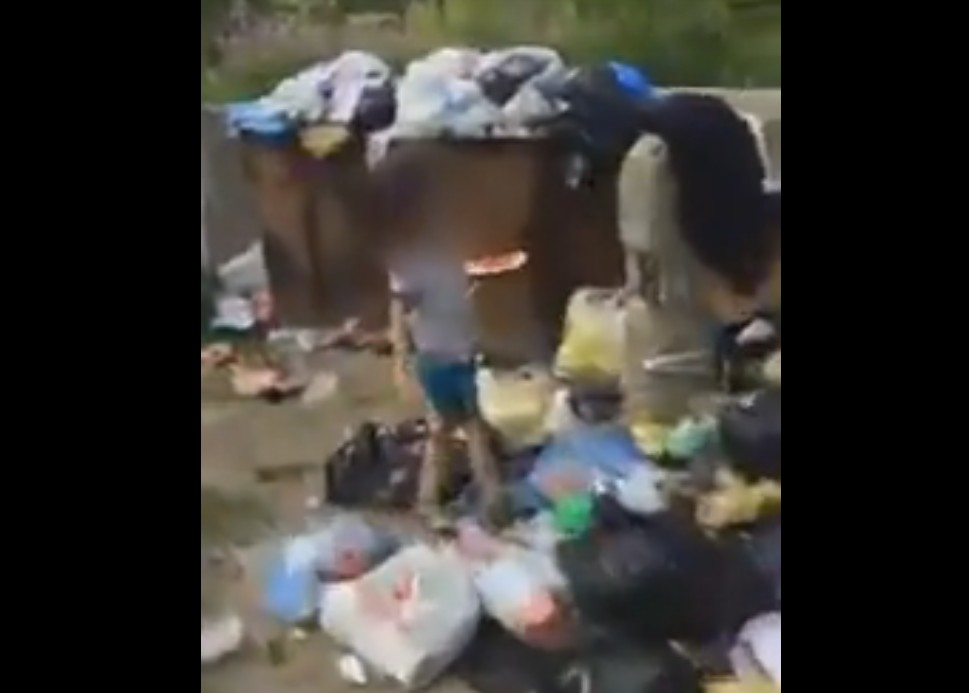 «Кушай, дорогой»: жителя Коми удивил мальчик, который ел арбуз с мусорки (видео)