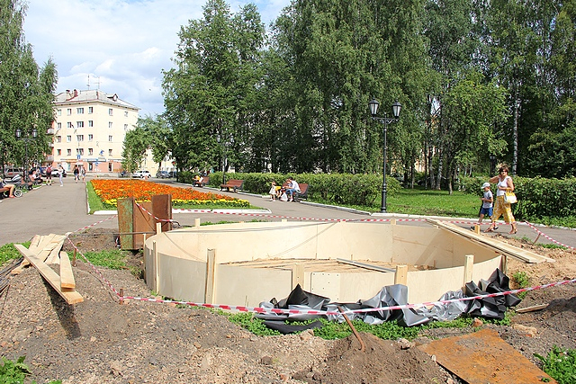На Стефановской площади в Сыктывкаре начали строить новые фонтаны (фото)
