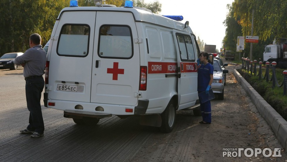 В Сыктывкаре при попытке доставить пациента в больницу застряли две машины и паром