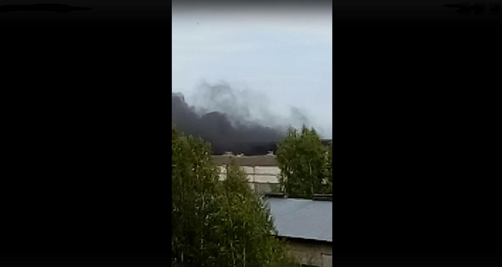 В Сыктывкаре подожгли заброшенный завод (фото, видео)