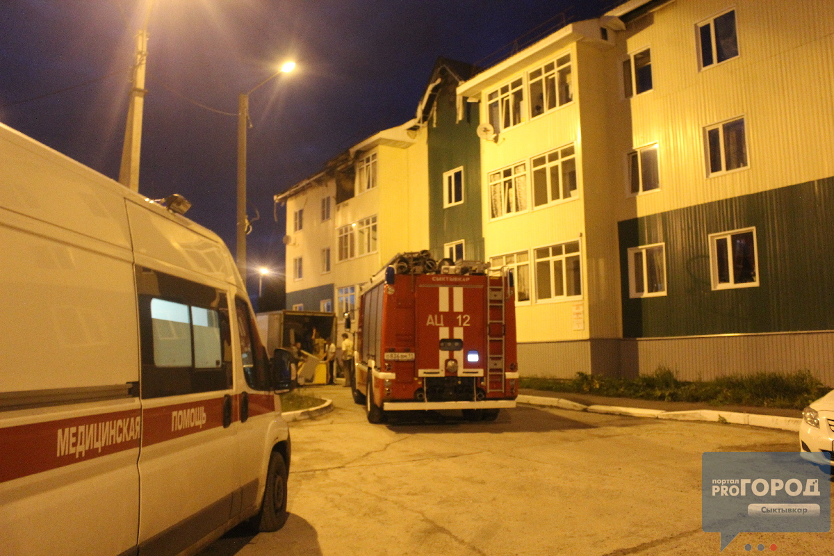 К сгоревшему трехэтажному дому в Сыктывкаре снова съехались пожарные