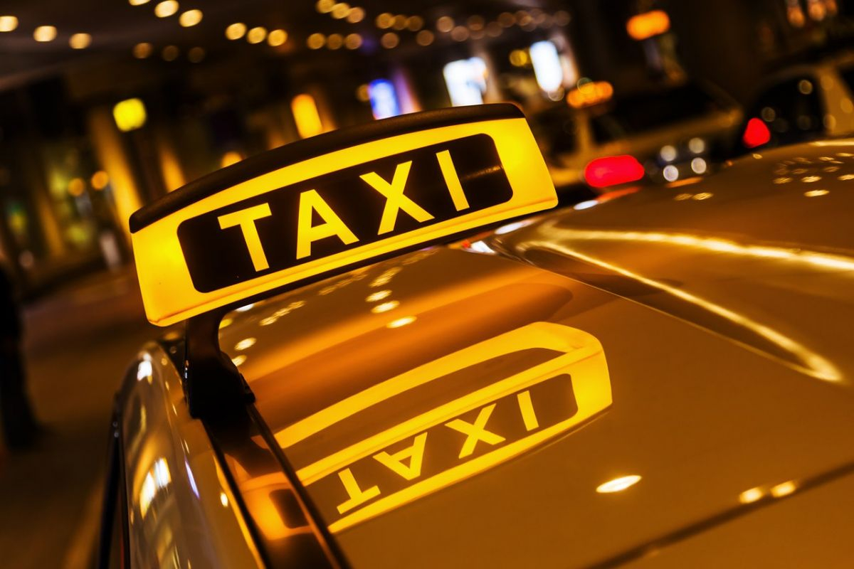 Житель Коми предложил запретить таксистам работать на личном авто