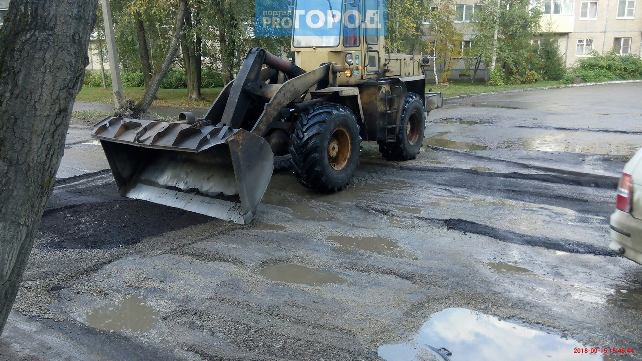 Долгожданный ремонт Старовского в Сыктывкаре: ямы, лужи, застрявшая «Лада» (фото, видео)