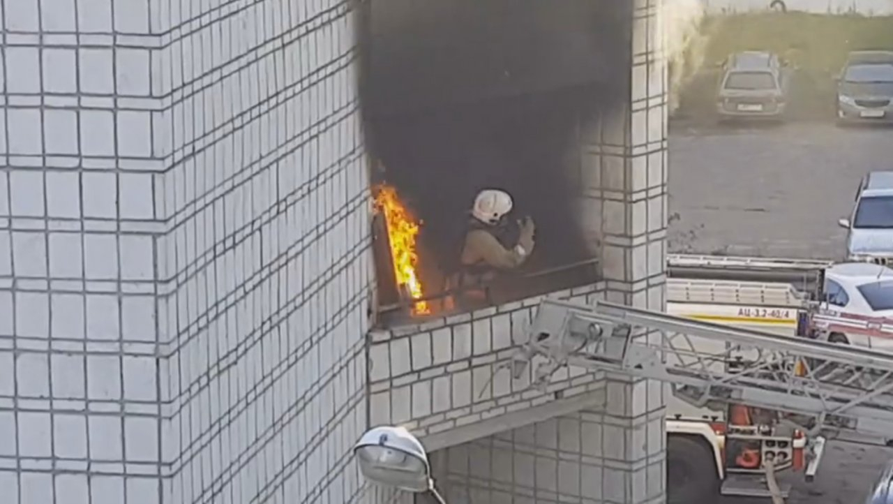 В Сети появилось видео с пожара в сыктывкарской многоэтажке