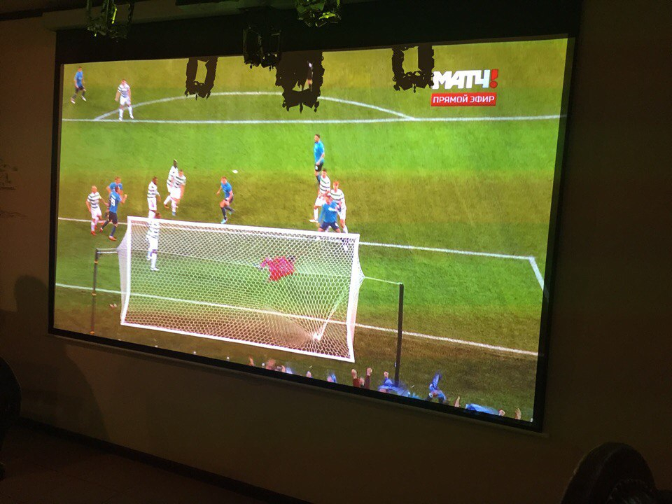В Сыктывкаре есть спортбар с экраном во всю стену: смотрите любимые матчи онлайн