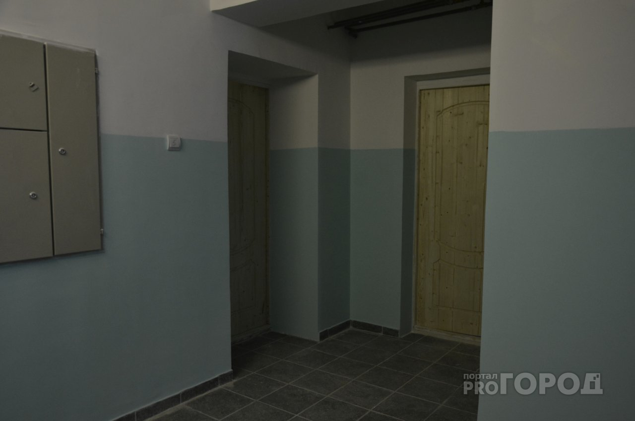 В Сыктывкаре девушка со странной просьбой стучалась в квартиру среди ночи