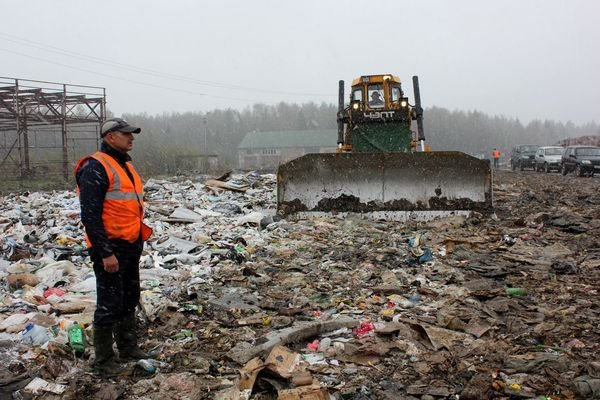 В двух районах Коми уже несколько лет строят мусорные полигоны