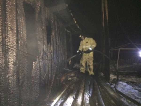 Ночью в Коми сгорел гараж с автомобилем внутри