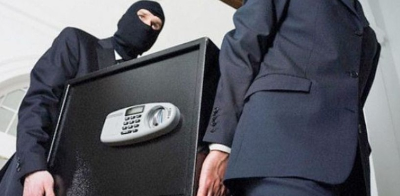 В Коми двое мужчин украли сейф с тремя миллионами и распилили его