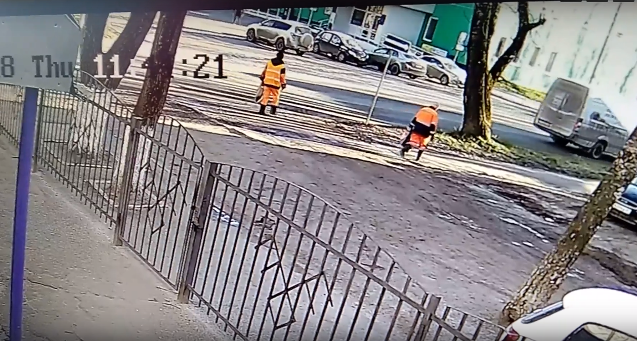 В Сети появилось видео ДТП в Сыктывкаре, где пенсионерка сбила рабочего (фото)