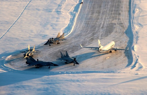 На севере Коми по неизвестной причине остались четыре боевых истребителя (фото)