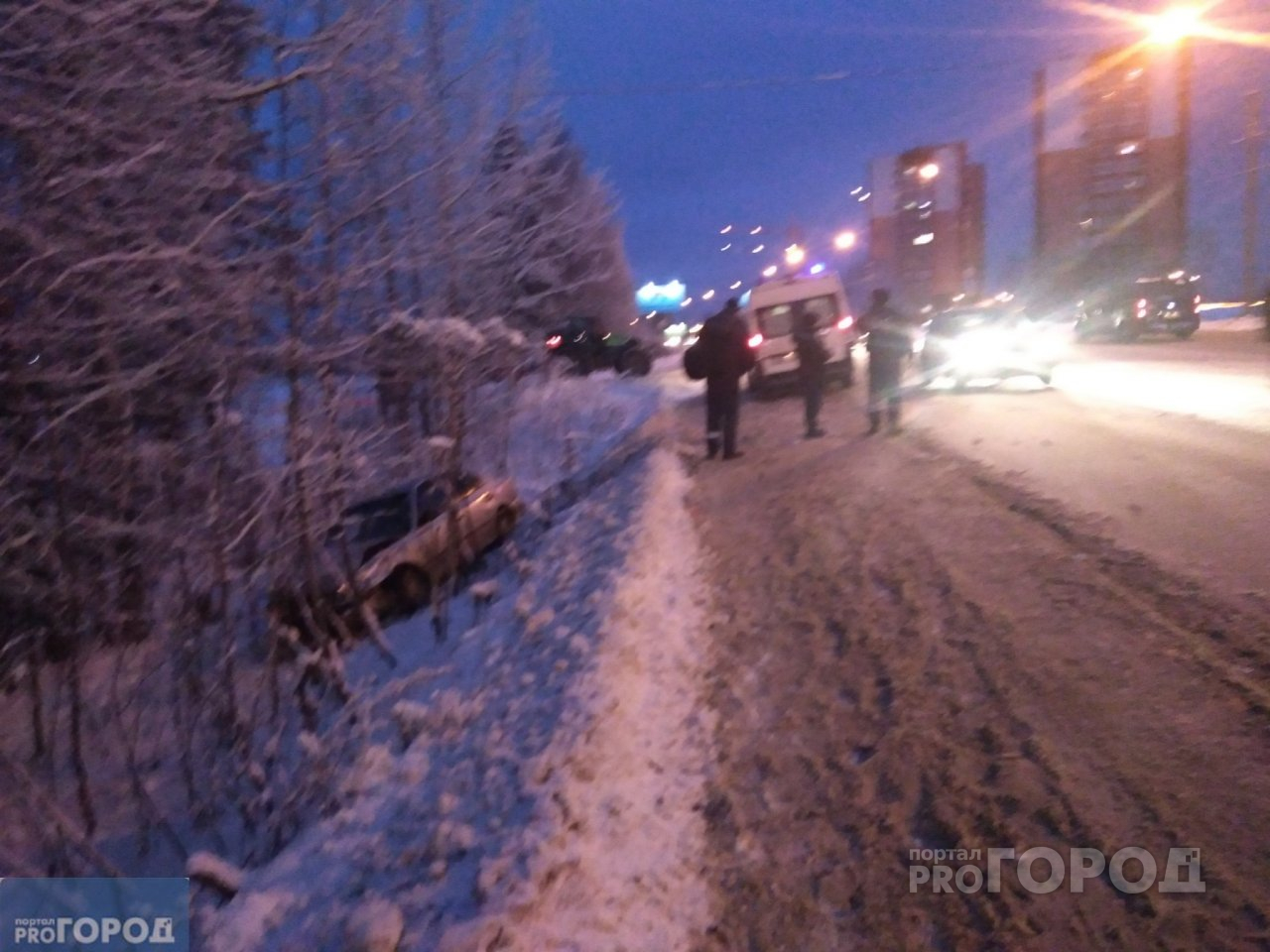 В Сыктывкаре возле известного ТРЦ «Нива» снесла иномарку, есть пострадавшие (фото, видео)
