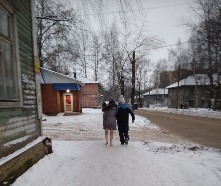 Голые девушки босиком на снегу, онлайн видео