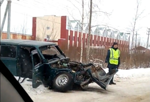 В Коми скончался водитель «Нивы», который въехал под «КамАз»
